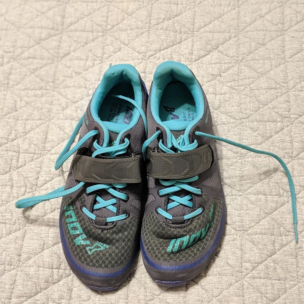 Weightlifting shoes